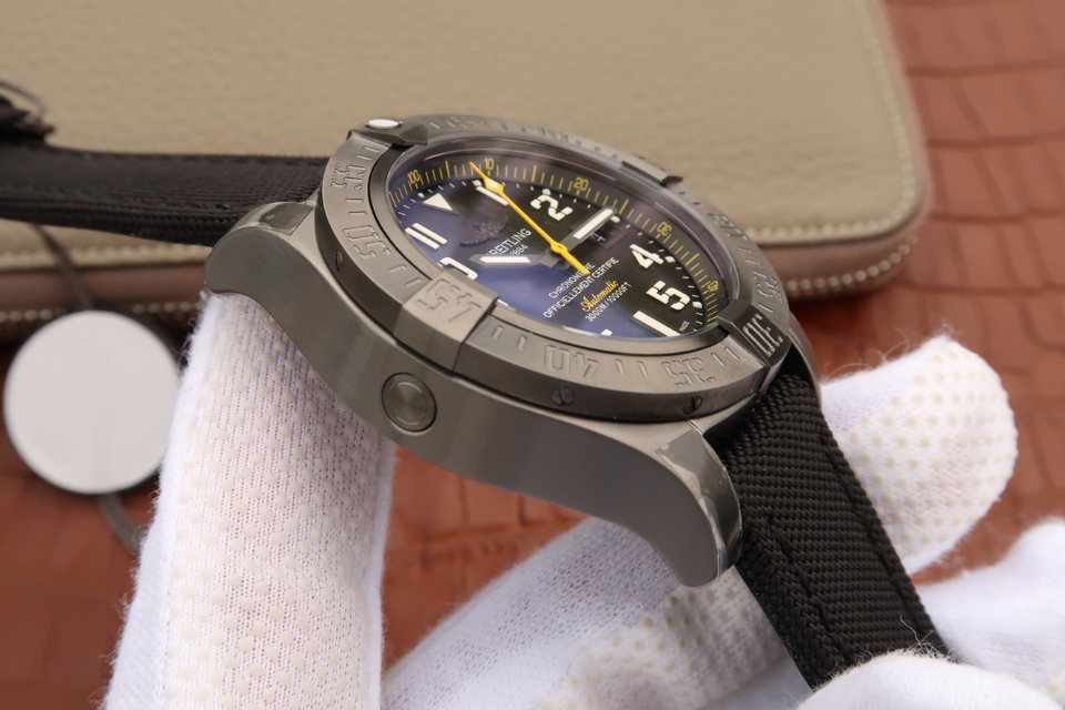 Breitling Avenger II  -1:1 Superclone