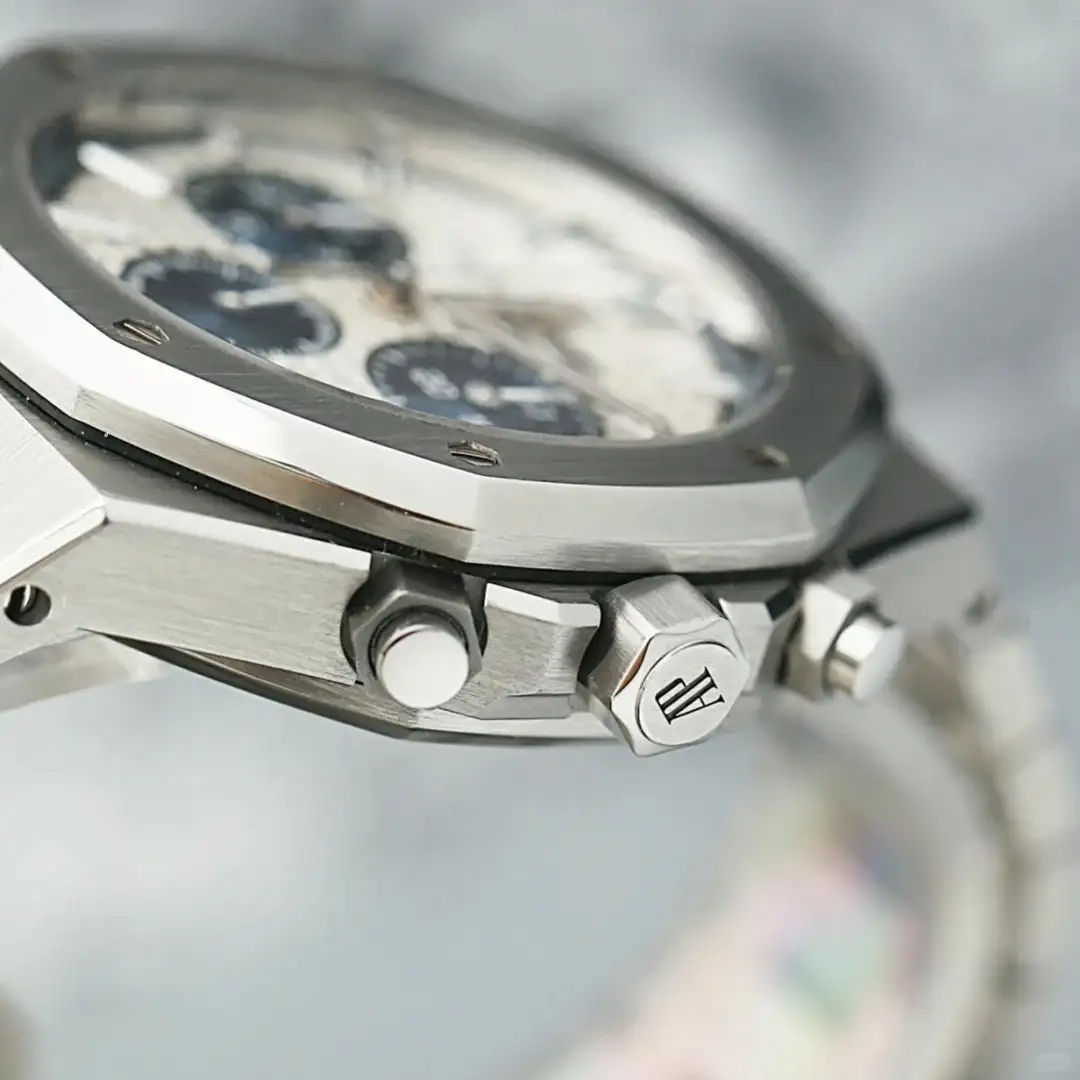 Audemars Piguet Royal Oak Offshore Selfwinding Chronograph Silver 26315ST.OO.1256ST.01 - gallery