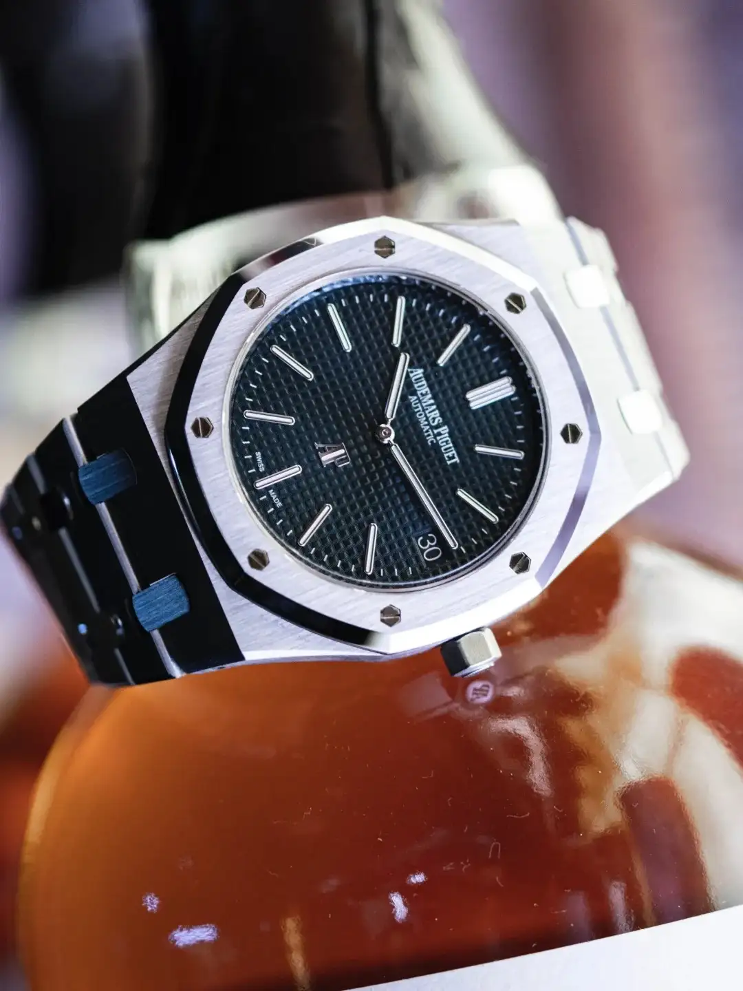 Audemars Piguet Royal Oak Jumbo Extra-Thin Blue 15202ST.OO.1240ST.01 - gallery