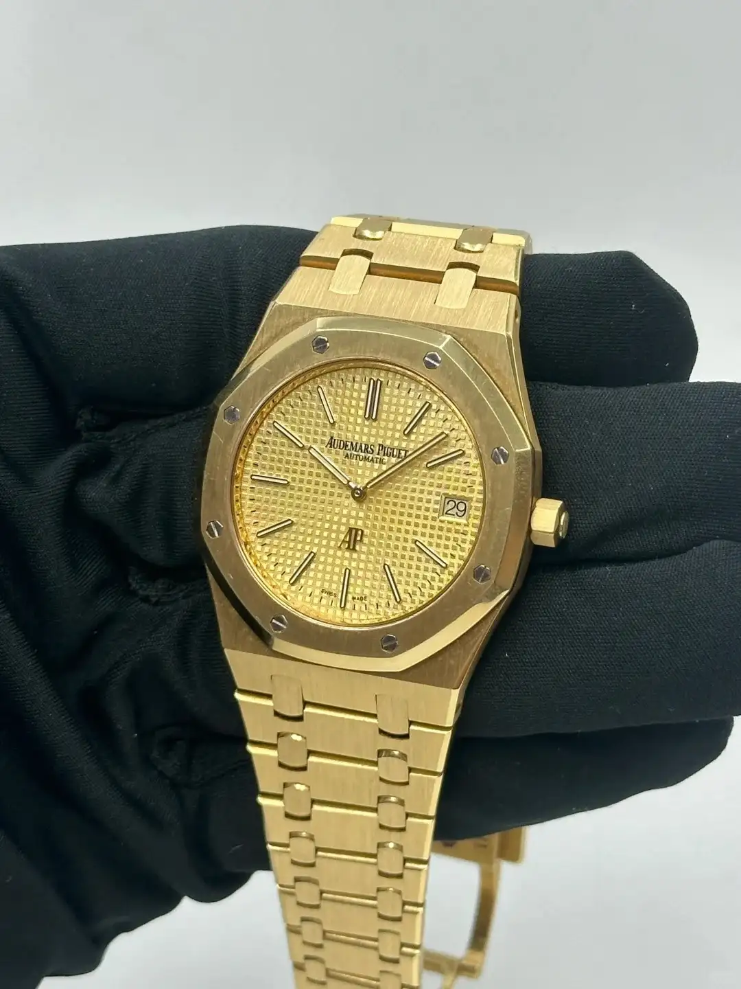 Audemars Piguet Royal Oak Jumbo Extra-Thin Gold 15202BA.OO.1240BA.02 - gallery
