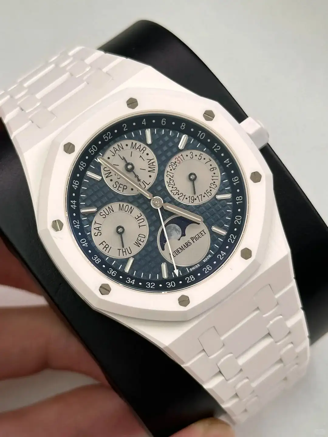 Audemars Piguet Royal Oak Perpetual Calendar Blue 26579CB.OO.1225CB.01 - gallery