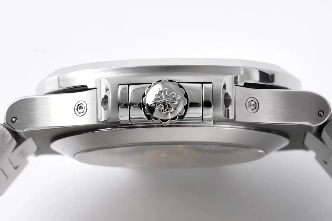 Patek Philippe Nautilus Silver Annual Calendar - view 7