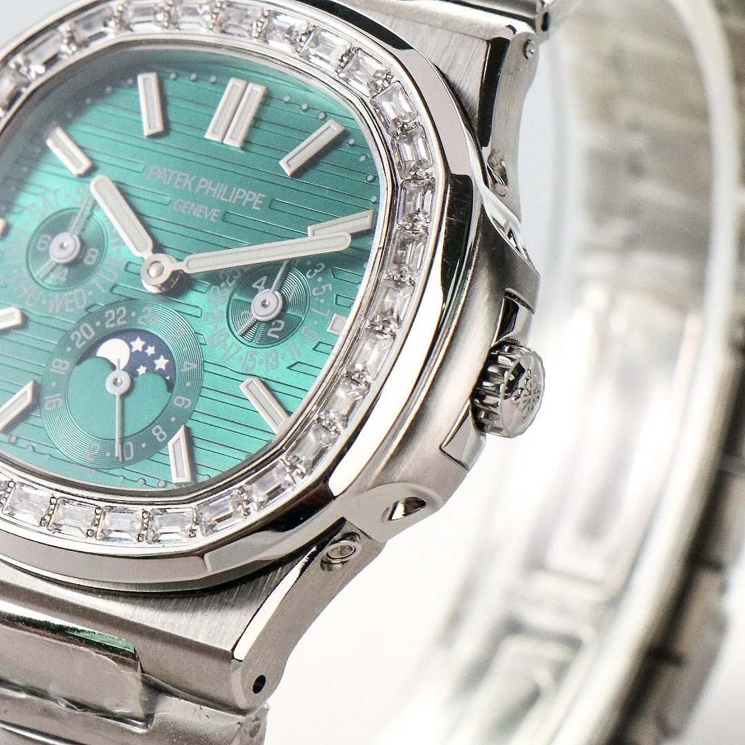 Patek Philippe Nautilus Green Perpetual Calendar - view 8