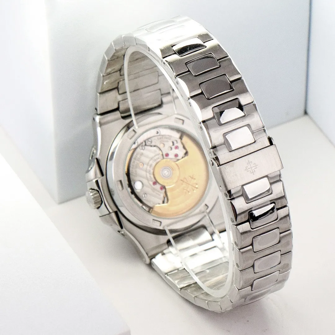Patek Philippe Nautilus Green Perpetual Calendar - view 9