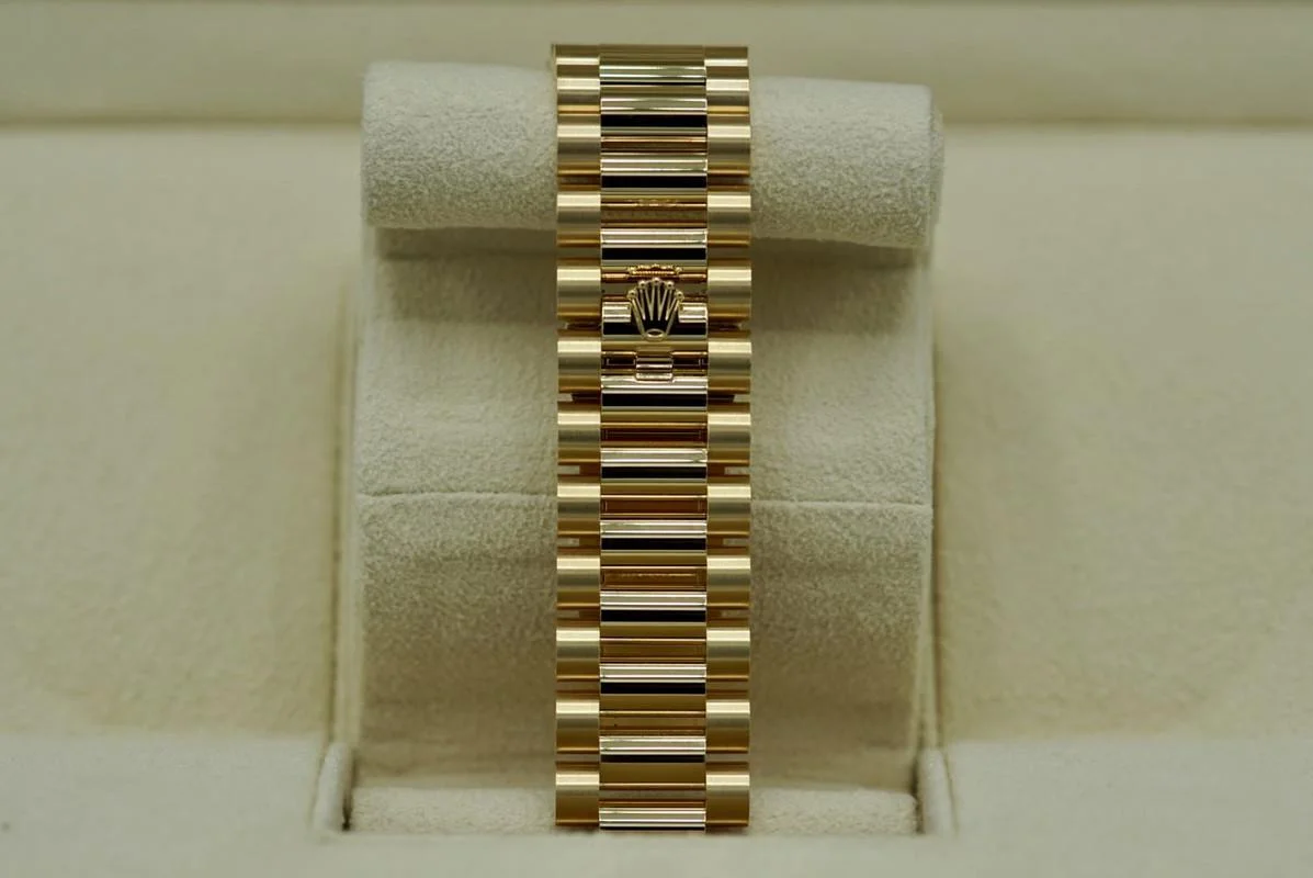 Superclone Rolex Day-Date 36 mm Carnelian Dial 128348RBR - view 3