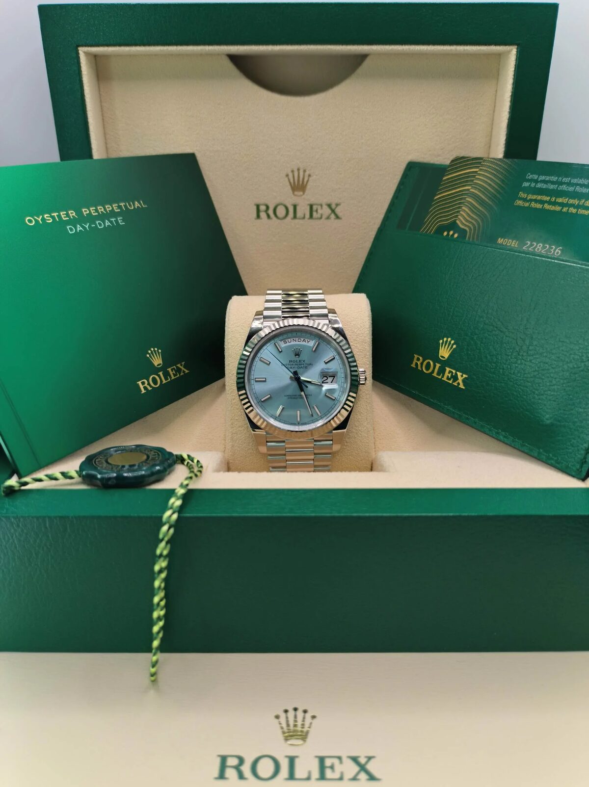 Superclone Rolex Day-Date 40 mm Ice blue Dial 228236 - view 3