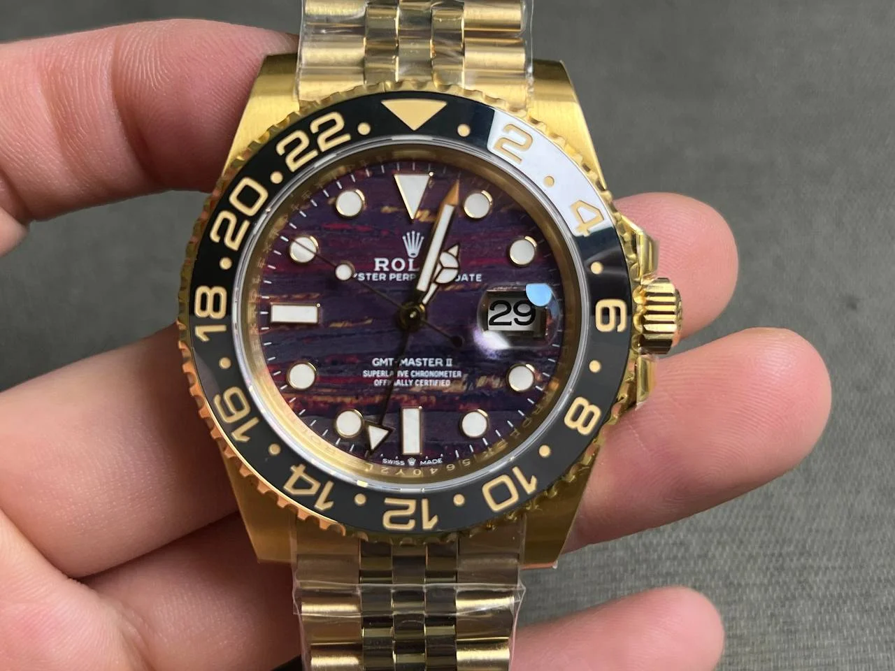 Superclone Rolex GMT-Master II 40 mm 126718GRNR Tiger Iron Dial - view 4