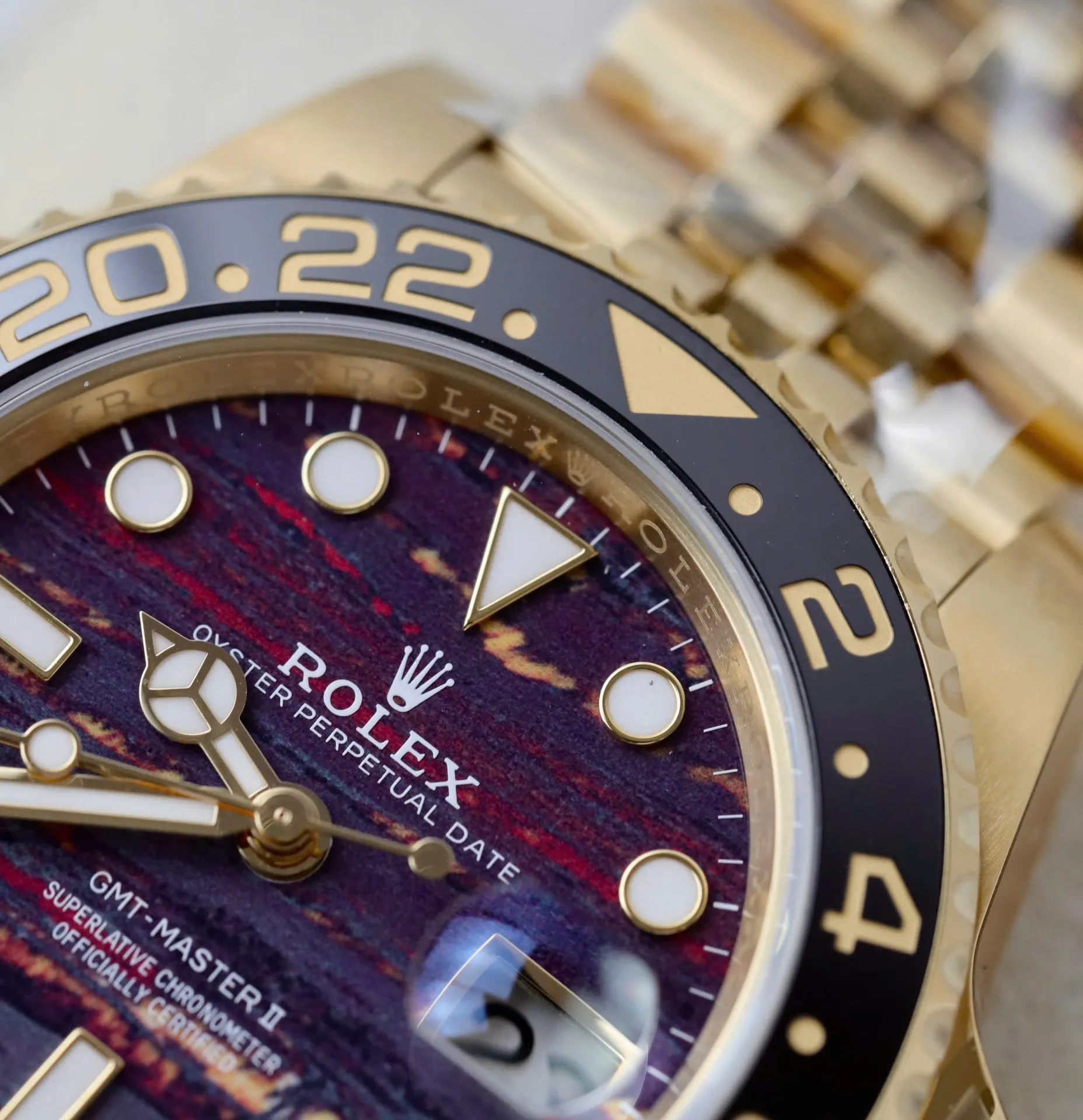 Superclone Rolex GMT-Master II 40 mm 126718GRNR Tiger Iron Dial - view 10