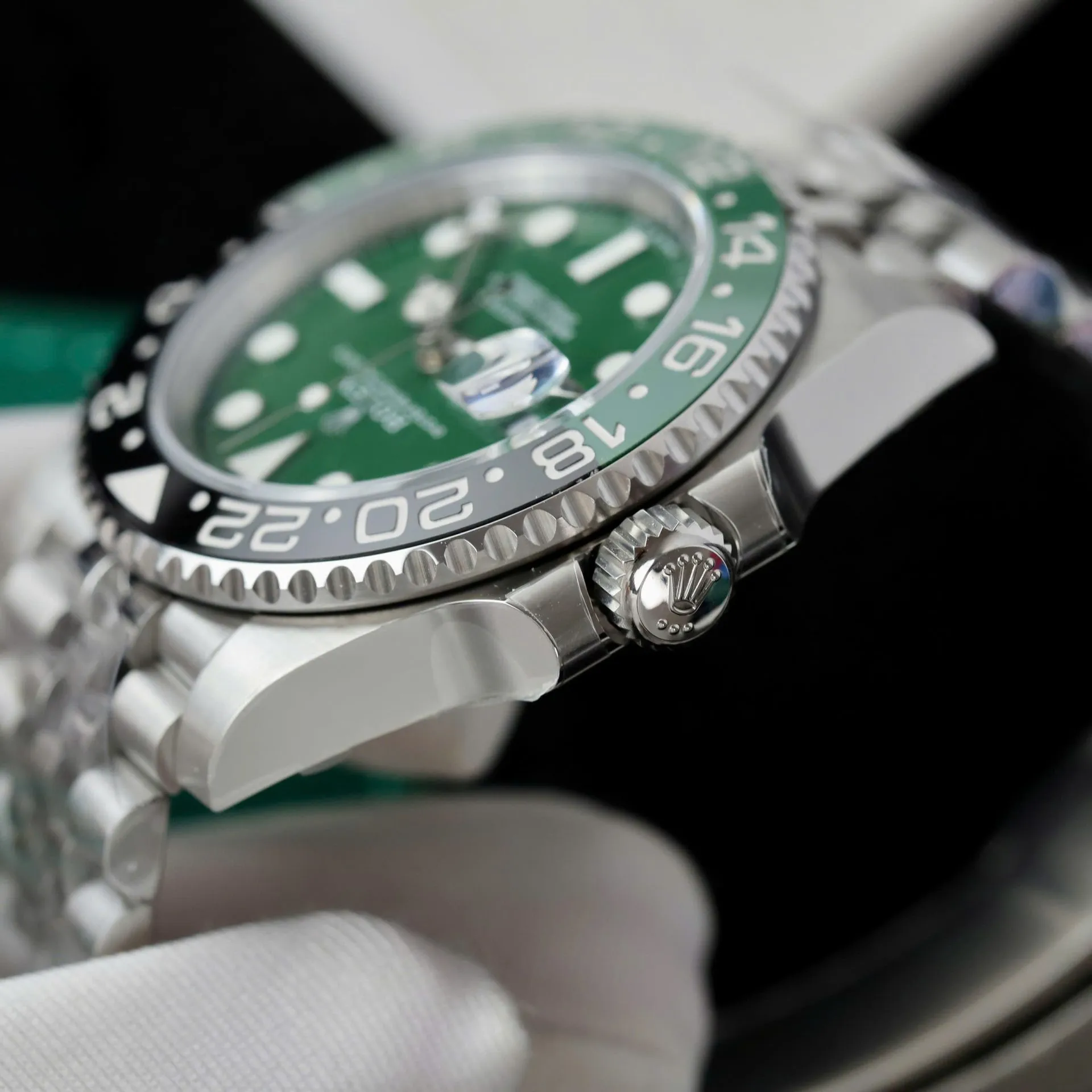 Superclone Rolex GMT-Master II 40 mm 126729VTNR Jubilee “Absinthe” - view 10