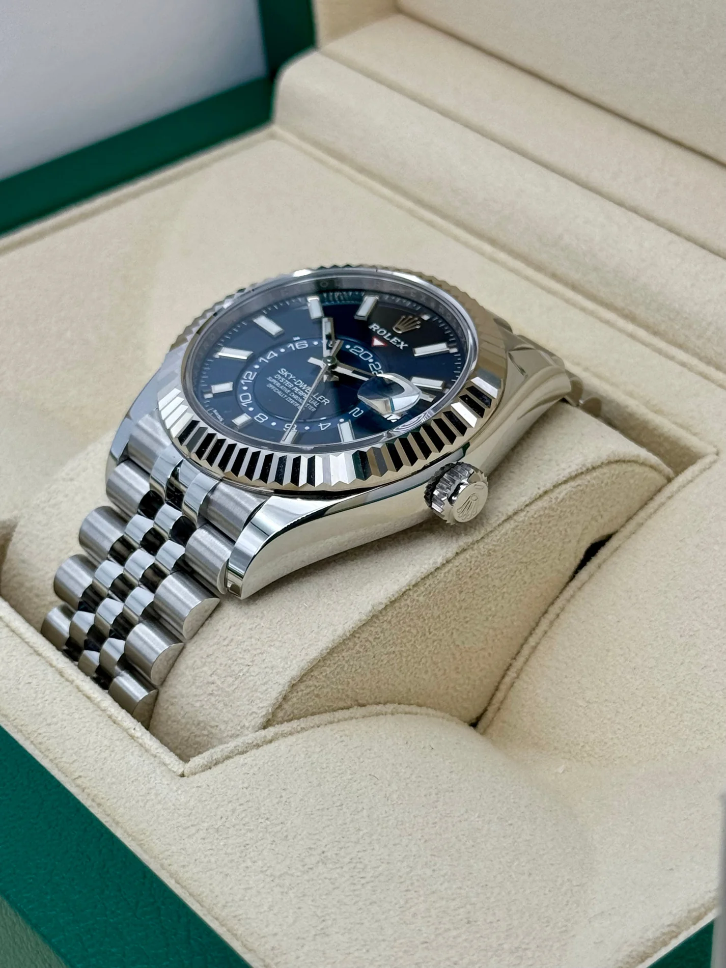 Superclone Rolex Sky-Dweller 42 mm Bright blue Dial 336934 Jubilee - view 6