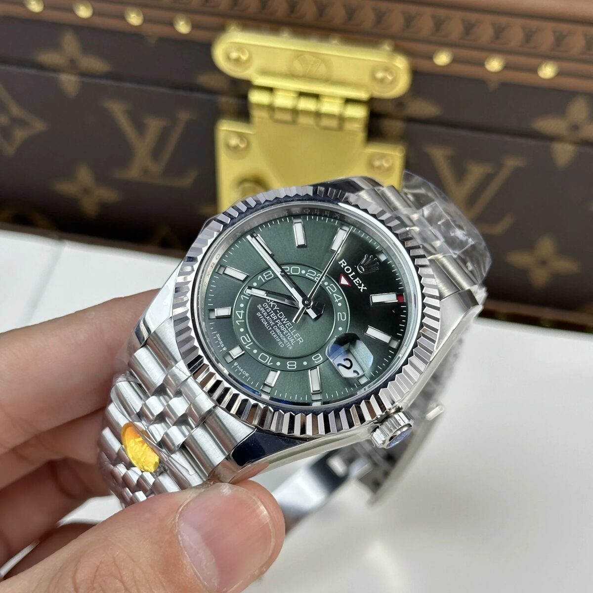 Superclone Rolex Sky-Dweller 42 mm Mint green Dial 336934 Jubilee - view 5