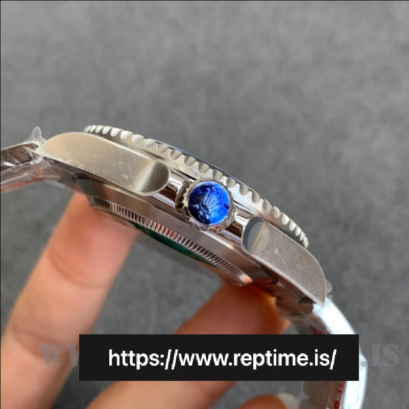 Rolex Submariner 124060 Men Automatic 41MM - gallery