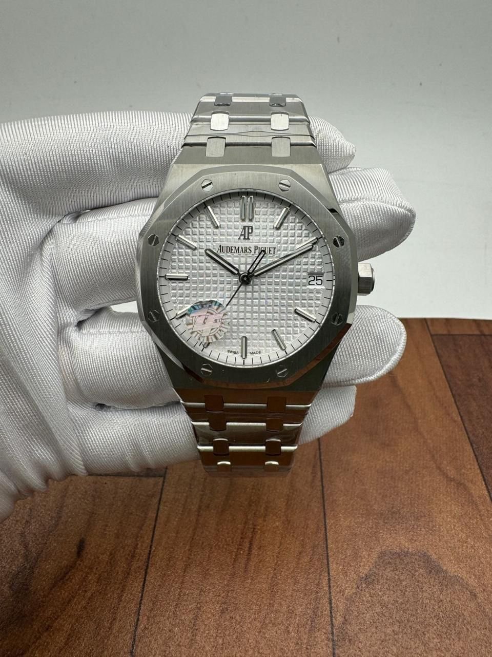How to Style Your AUDEMARS PIGUET Audemars Piguet White ZF Factory for Every Occasion
